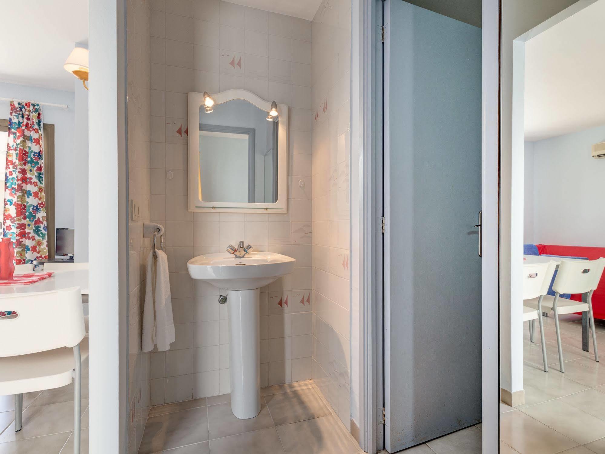 Apartamentos Lago Colonia de Sant Jordi Екстериор снимка